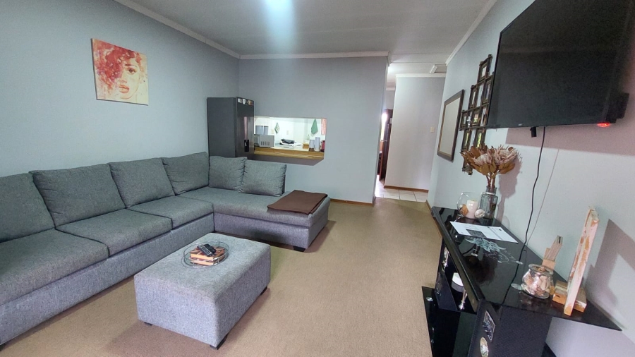 2 Bedroom Property for Sale in Langenhovenpark Free State